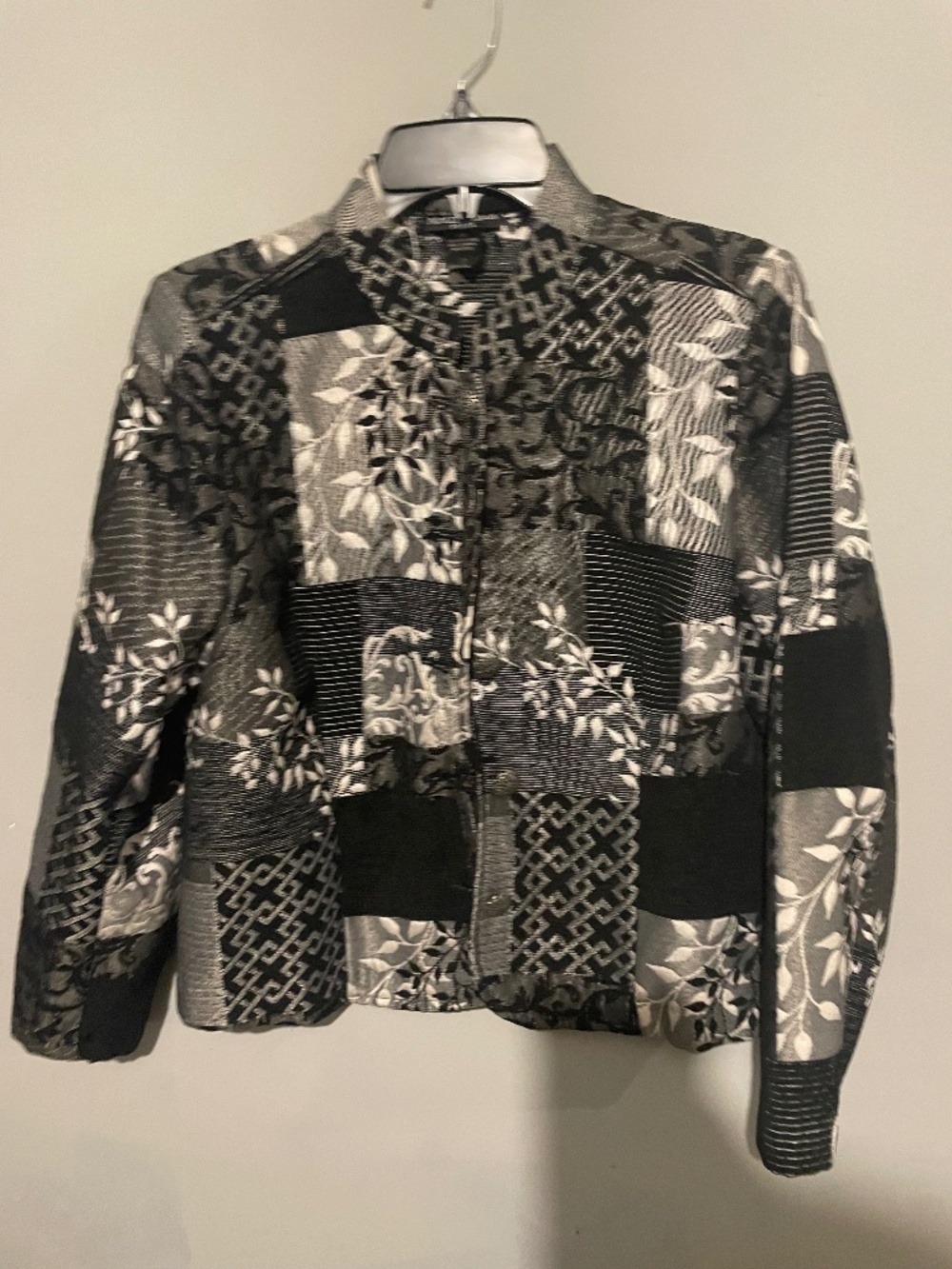 Molly Max women’s petite, medium, gray and black suit jacket